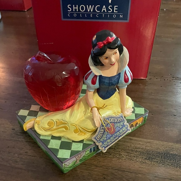 Jim Shore “A Tempting Offer” Snow White Figurine MSRP $65 - Picture 5 of 8